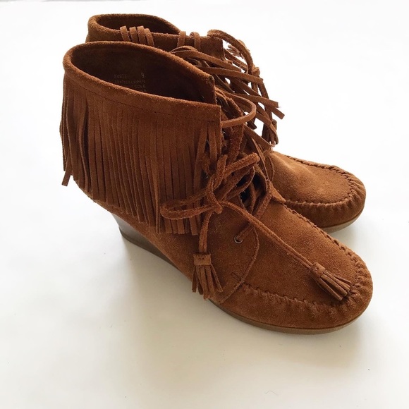 Minnetonka fringe platform short ankle boot Size 9 - Picture 3 of 10